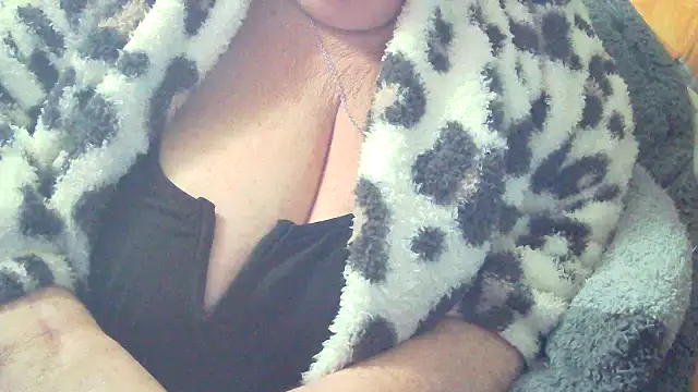 Playful MILF Demi online show from 12.16.25