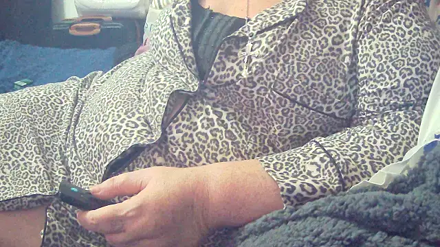 Playful MILF Demi online show from 01.31.26