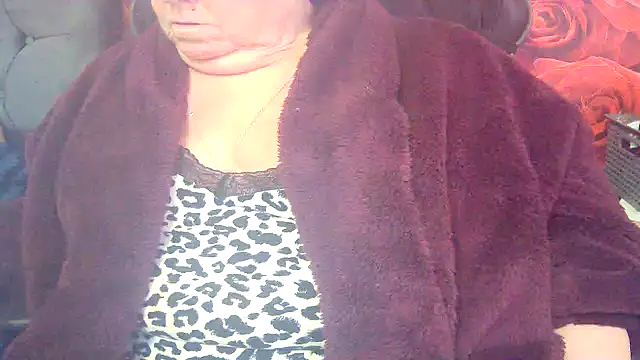 Playful MILF Demi online show from 03.01.26