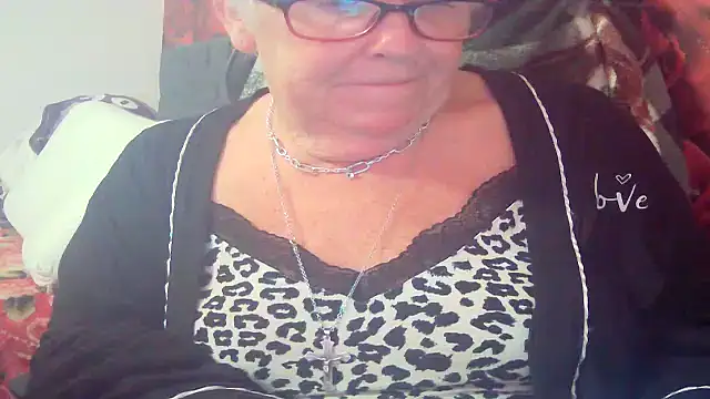 Playful MILF Demi online show from 05.14.26