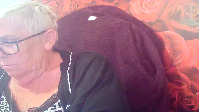 Playful MILF Demi online show from 05.31.26