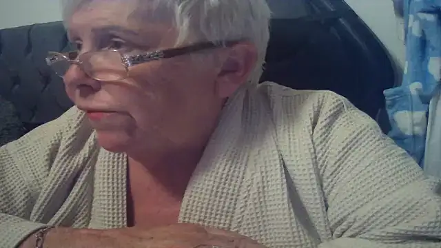 Playful MILF Demi online show from 06.28.26