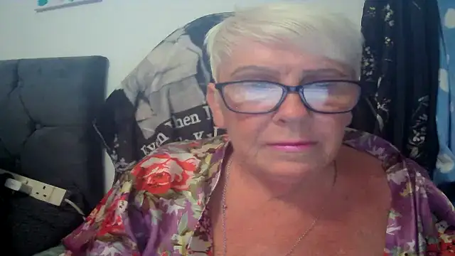 Playful MILF Demi online show from 07.08.26