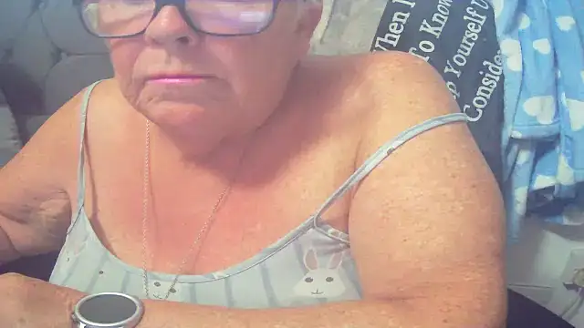 Playful MILF Demi online show from 07.16.26