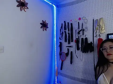 Snapshot of Aron_and_Queen_Annie chatting on 12.03.25 Aron and Queen Annie online show from 12.03.25