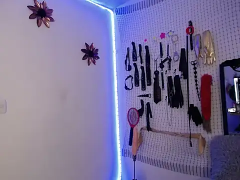 Snapshot of Aron_and_Queen_Annie chatting on 12.05.25 Aron and Queen Annie online show from 12.05.25