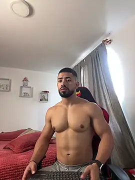 Ezzio Scolaro online show from 11.24.25