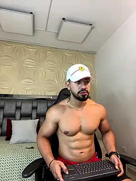 Ezzio Scolaro online show from 12.16.25