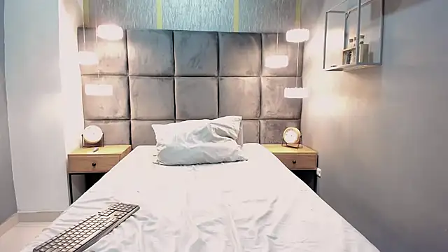 Snapshot of GeorginaFit chatting on 10.24.25 GeorginaFit online show from 10.24.25