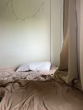 Snapshot of Maria-White chatting on 10.15.25 Maria-White online show from 10.15.25