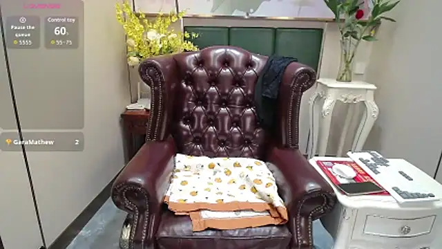 selinajuan online show from 10.25.25