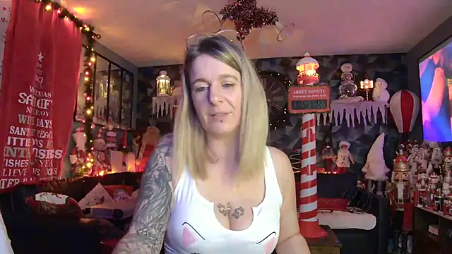 Delichieuse5 online show from 12.18.25