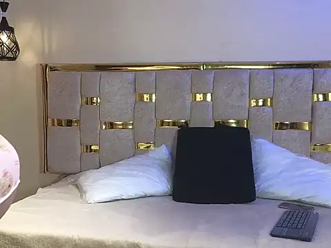 yayita 28  online show from 10.28.25