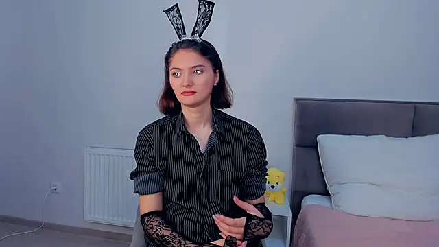 LorrieDegonia online show from 10.07.25