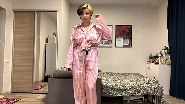 LunaMoonstar online show from 10.05.25