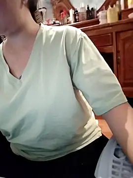 Snapshot of Babyloudi chatting on 10.16.25 Babyloudi online show from 10.16.25