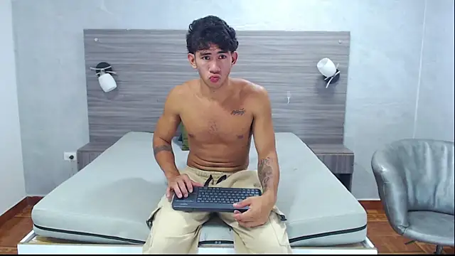 Snapshot of Marcus_blake chatting on 10.27.25 Marcus blake online show from 10.27.25