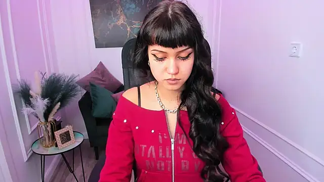 TiffanyYounge online show from 04.06.26