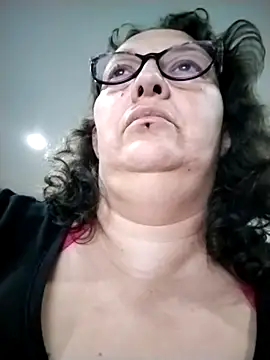 -saraqueen- online show from 10.17.25