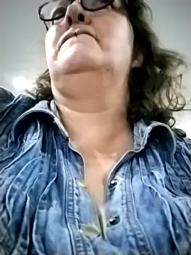 -saraqueen- online show from 11.28.25