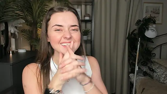 ThelmaJusto online show from 11.17.25