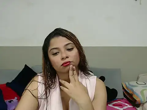 NicollGreen online show from 10.08.25