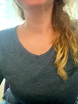 Snapshot of melisss2 chatting on 11.10.25 melisss2 online show from 11.10.25