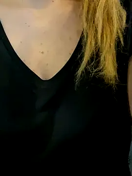 Snapshot of melisss2 chatting on 11.21.25 melisss2 online show from 11.21.25