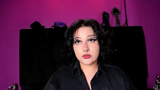 Snapshot of SabbathSinclair chatting on 10.10.25 SabbathSinclair online show from 10.10.25