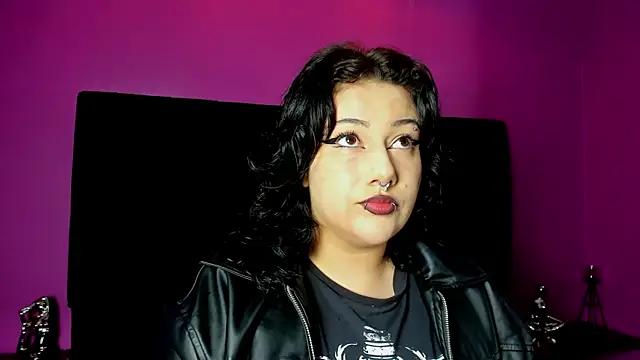 Snapshot of SabbathSinclair chatting on 10.11.25 SabbathSinclair online show from 10.11.25