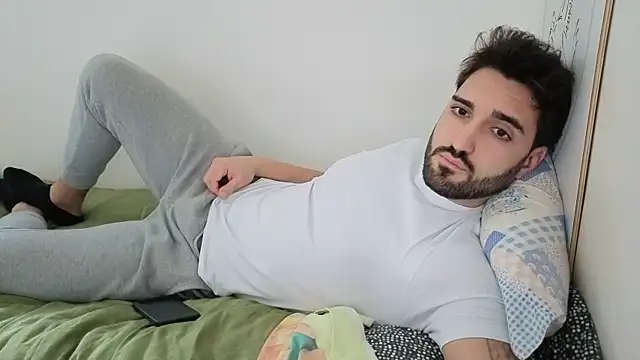 Snapshot of Al3xox02 chatting on 02.10.26 Al3xox02 online show from 02.10.26