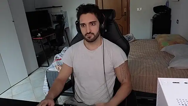 Snapshot of Al3xox02 chatting on 02.15.26 Al3xox02 online show from 02.15.26