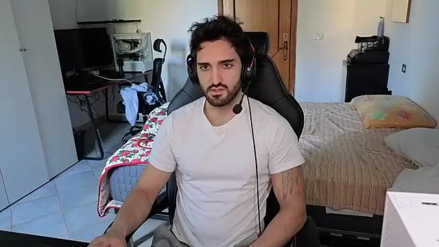 Snapshot of Al3xox02 chatting on 02.18.26 Al3xox02 online show from 02.18.26