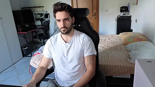 Snapshot of Al3xox02 chatting on 02.25.26 Al3xox02 online show from 02.25.26