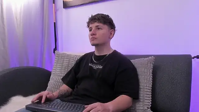 Leoo Miller online show from 12.21.25