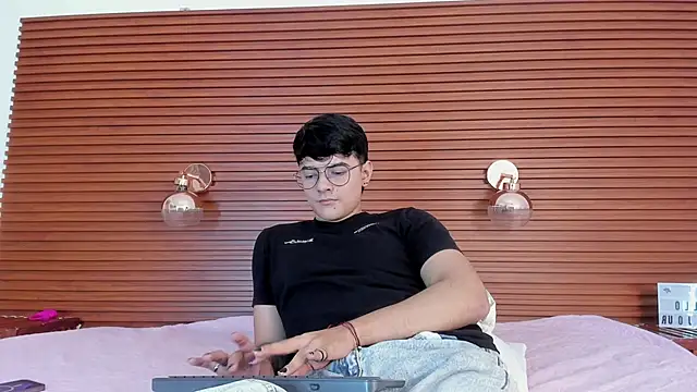 Snapshot of levi_levii chatting on 10.07.25 levi levii online show from 10.07.25