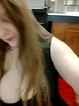 Snapshot of AugustRayn chatting on 05.03.26 AugustRayn online show from 05.03.26
