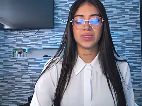 Snapshot of Carla_Bennett__ chatting on 10.27.25 Carla Bennett   online show from 10.27.25