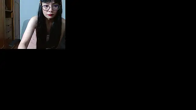 Snapshot of AriannaV chatting on 10.16.25 AriannaV online show from 10.16.25