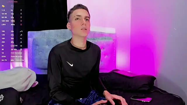 Snapshot of lopez_and_jesus chatting on 10.12.25 lopez and jesus online show from 10.12.25