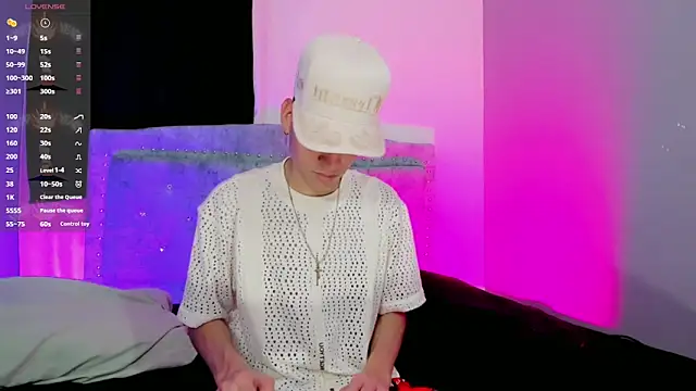 Snapshot of lopez_and_jesus chatting on 10.15.25 lopez and jesus online show from 10.15.25