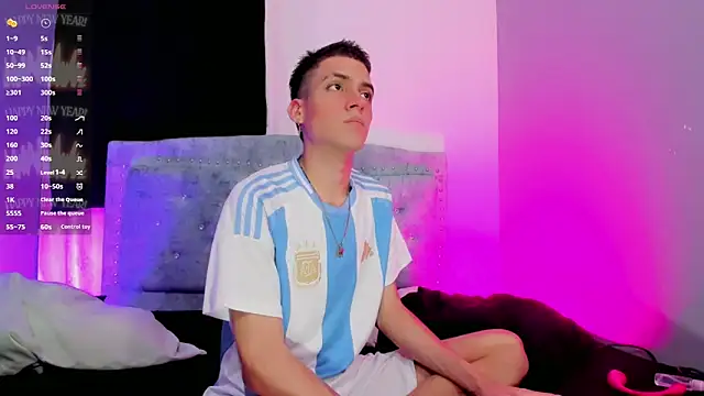 Snapshot of lopez_and_jesus chatting on 10.16.25 lopez and jesus online show from 10.16.25