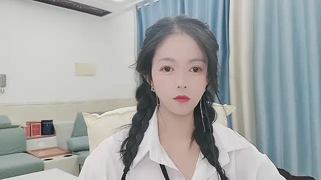 Q Yumi online show from 10.20.25