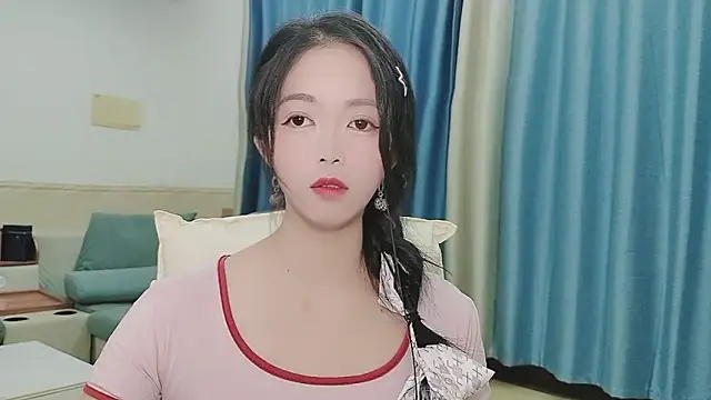 Q Yumi online show from 10.21.25