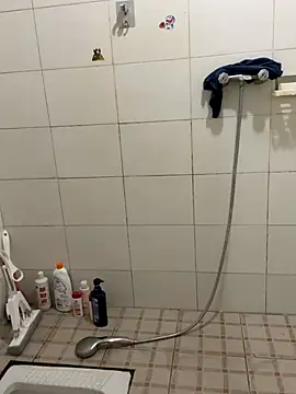 Snapshot of yichengm chatting on 10.13.25 yichengm online show from 10.13.25