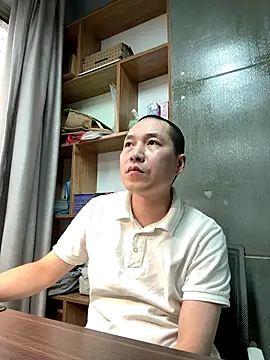 Snapshot of yichengm chatting on 10.20.25 yichengm online show from 10.20.25