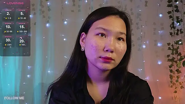Yoon Mii online show from 10.15.25