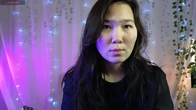 Yoon Mii online show from 10.16.25