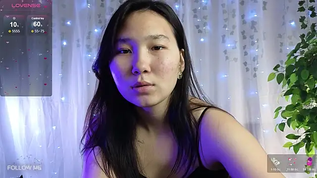 Yoon Mii online show from 10.17.25