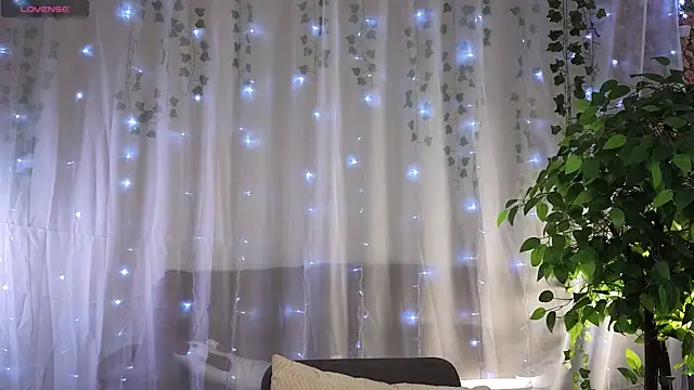 Yoon Mii online show from 10.18.25